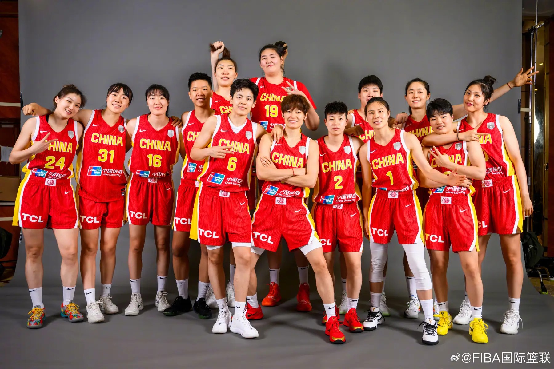 国足VS韩国首发出炉，久帅全华班3处用人引发争议，恐埋下大隐患